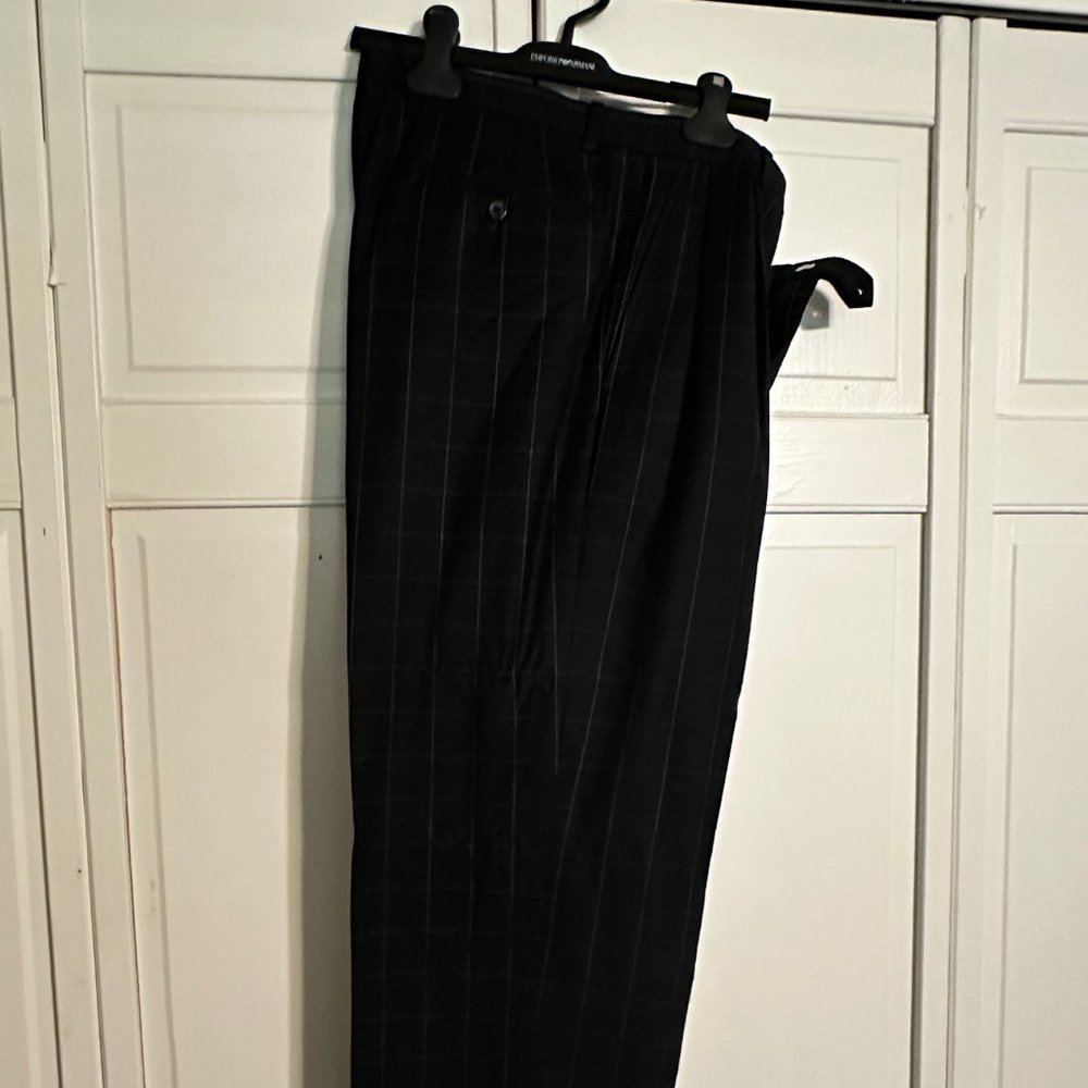Daniel Cremieux  Signatue  Collection Wool Pants with Gray Stripes